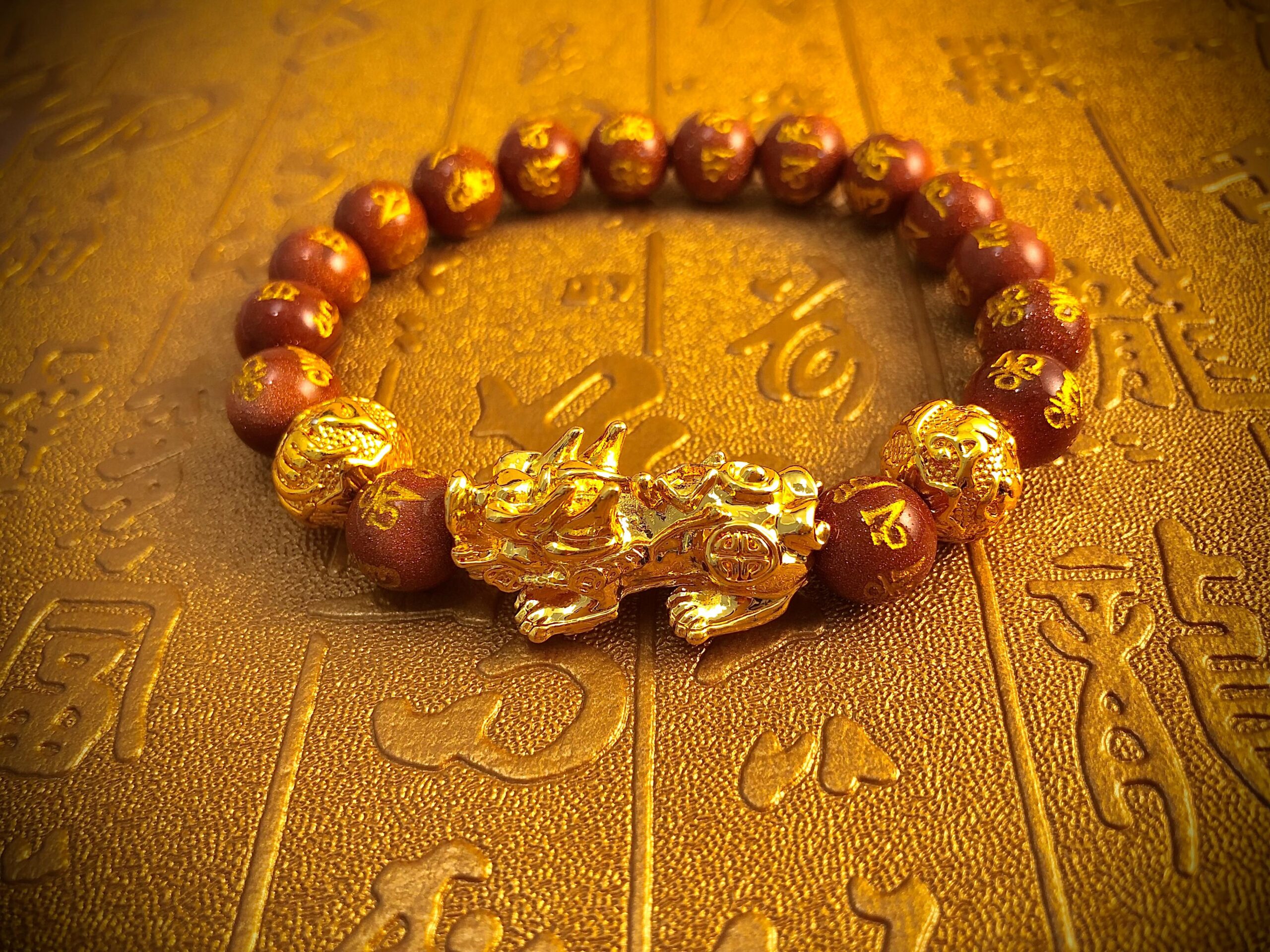 Gold Sand Stone Pixiu Hot Stamping and Engraved Six-Character Ming Mantra to Attract Wealth and Transfer Bracelet